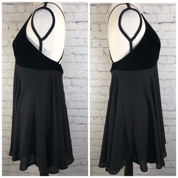 Nasty Gal Mini Dress Velvet Bodice Deep V-Neck Open Back Size M Medium - Picture 4 of 9